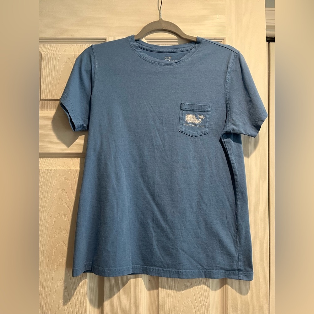 Women’s size small vineyard vines shirt